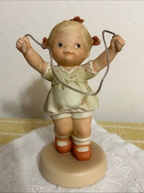 Memories of Yesterday Porcelain Figurine. VTG 1991.